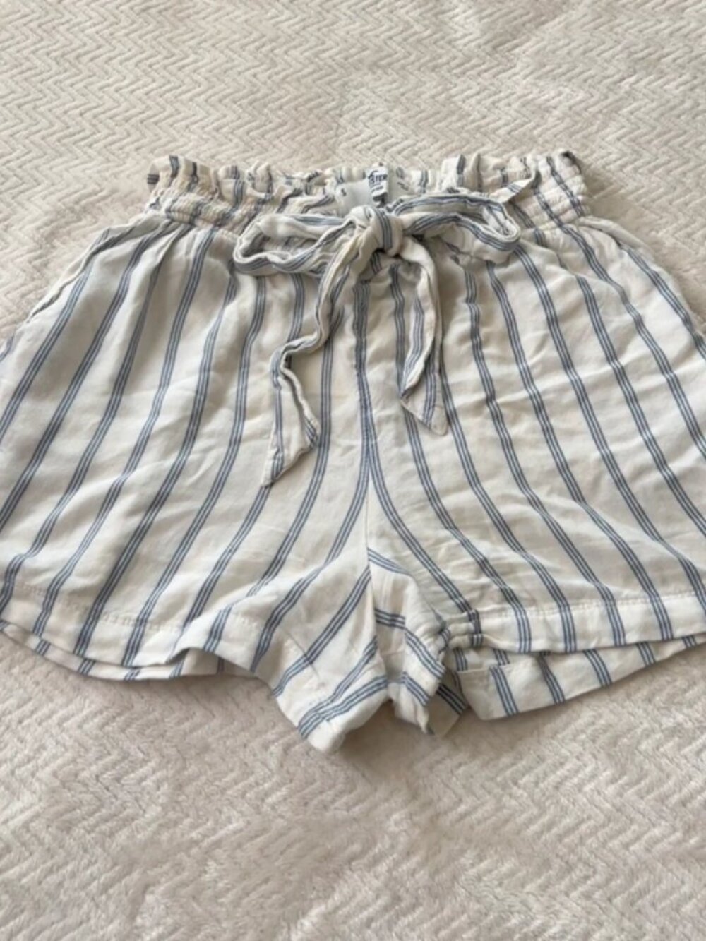 Hollister High waisted belt shorts